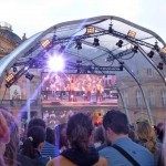 Tatort-Premiere: Artisten aus dem Europapark machen einen Stunt auf der Bühne